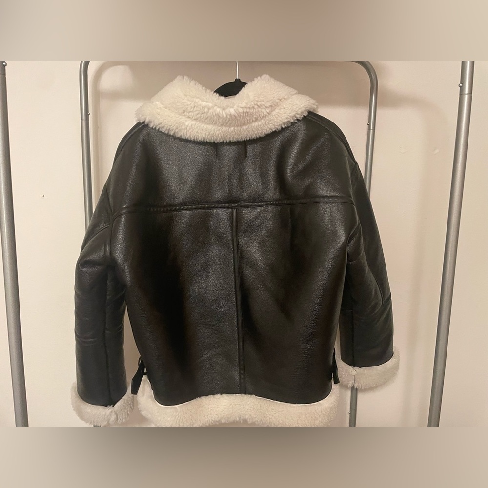 ASOS Stravidarius oversized aviator jacket with contrast collar in black - Picture 6 of 6